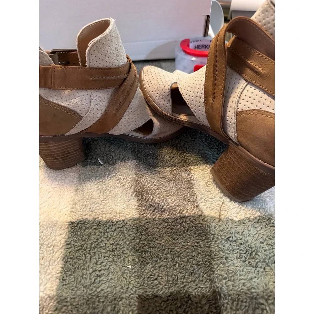 Roan Women Tan Cream Leather Perforated Peep Toe Cutout‎ Block Heel Booties 7